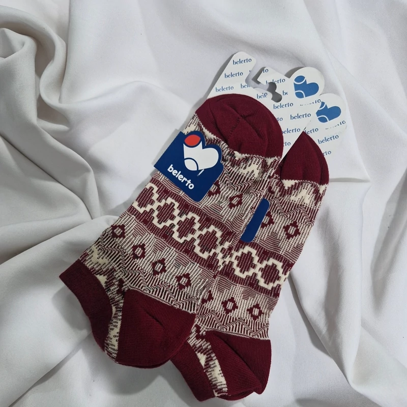 جوراب مچی زرشکی زنانه طرح سنتی بلرتو